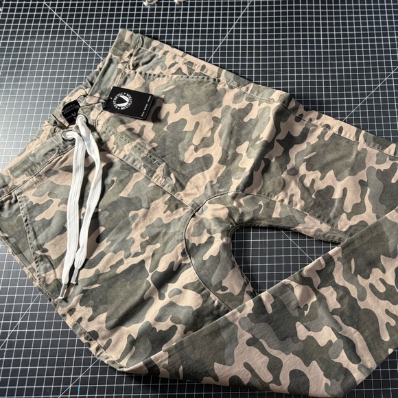 ASRV Camouflage Joggers, New. - Picture 1 of 9